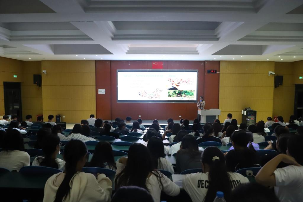 校园新闻 | 相约韶华 青春健康：学校举办青春期健康知识专题讲座