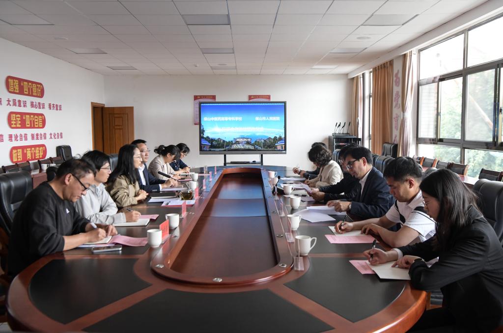 校园新闻 | 校院“牵手”谱新篇：学校与保山市人民医院共建科研合作新模式