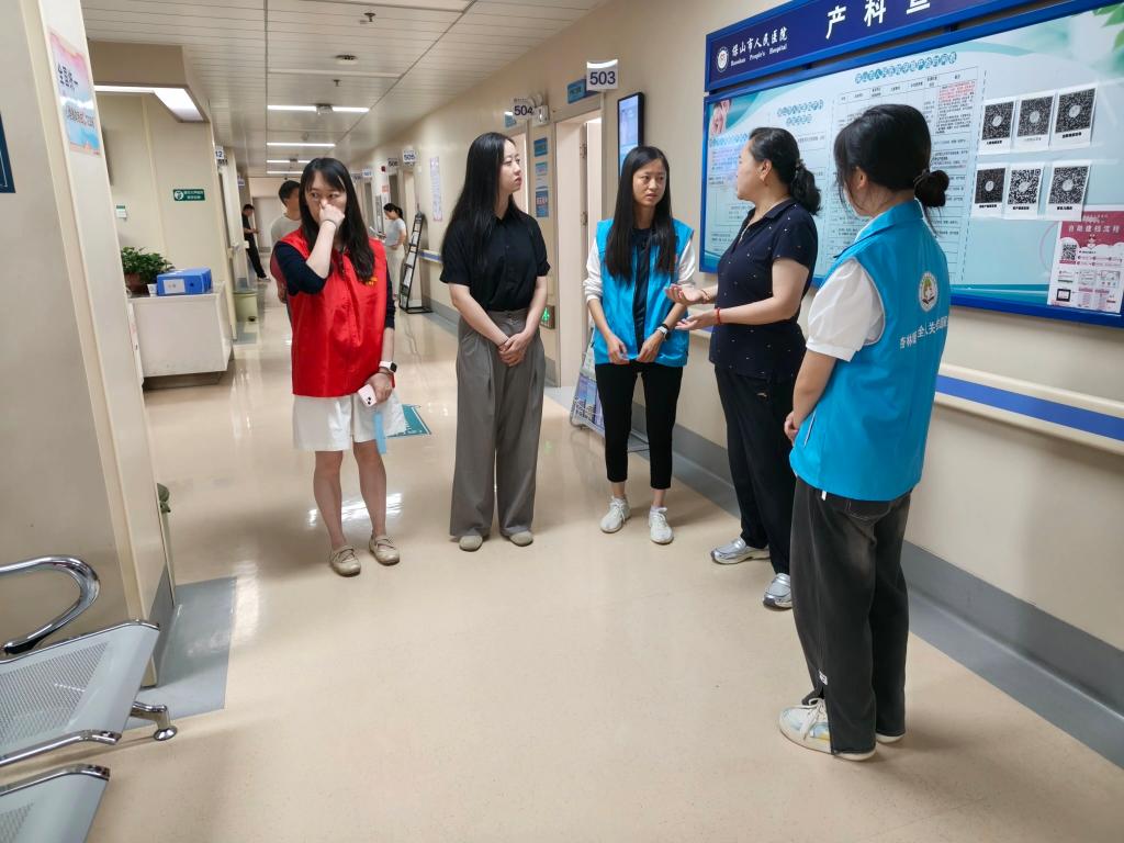 校园新闻 | 医路同行暖人心 杏林暖阳践初心：学校暑期多点联动开展志愿服务活动纪实