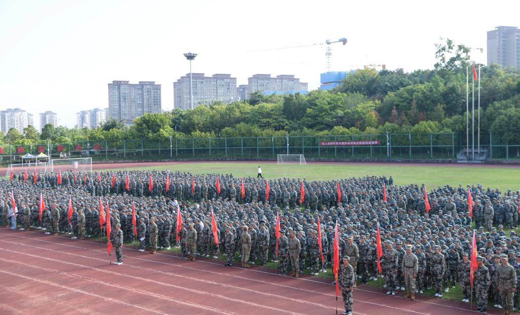 军训砺青春 热血启新程：学校举行2026年学生军训动员大会
