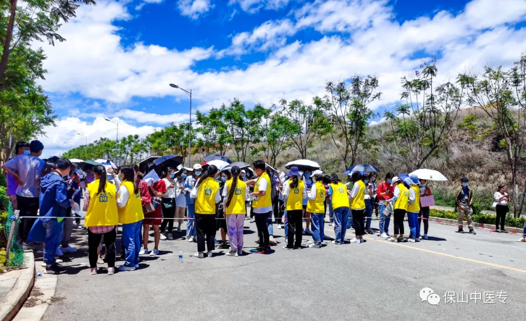 把准疫情防控形势之脉 开好毕业生稳就业服务之方