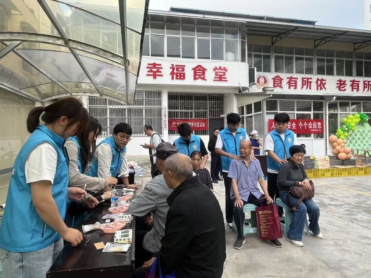 校园新闻 | 粽香端午送健康 志愿同行暖社区——护理学院师生志愿者走进田心社区开展端午主题志愿服务